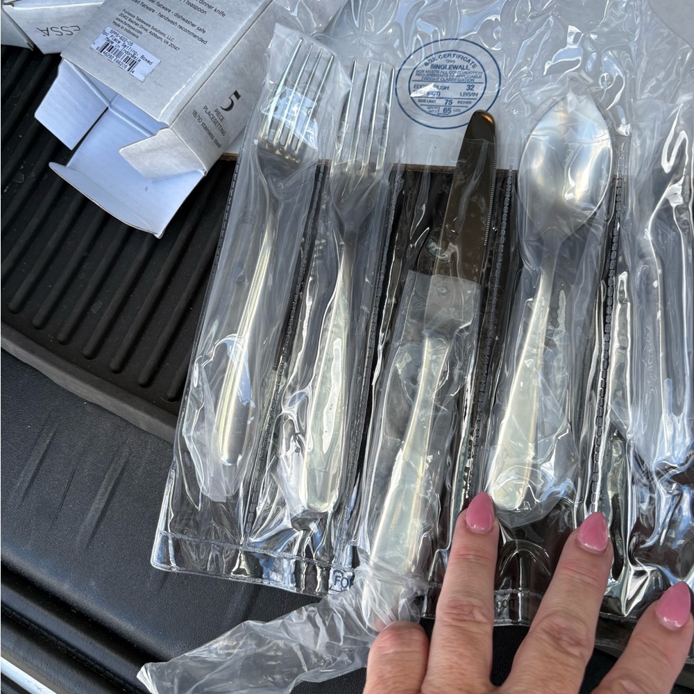 Elegant Stainless Steel Cutlery Set - Picture 7 of 7
